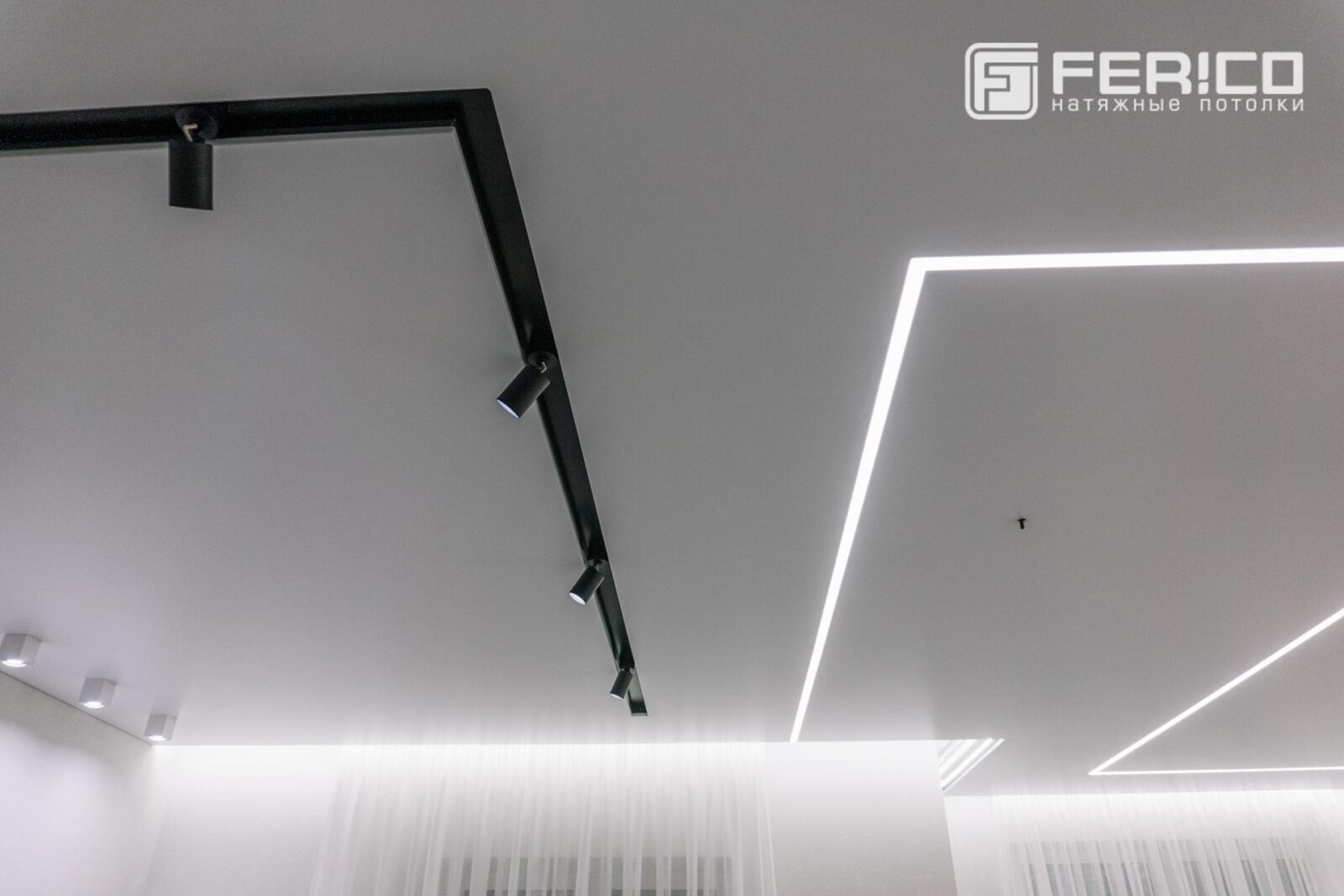 Пример установки натяжного потолка в квартире